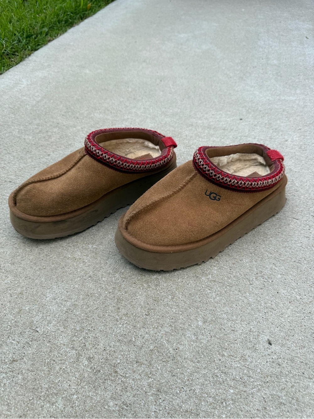 Original Ugg Tazz platform slippers tan and red women’s size 8